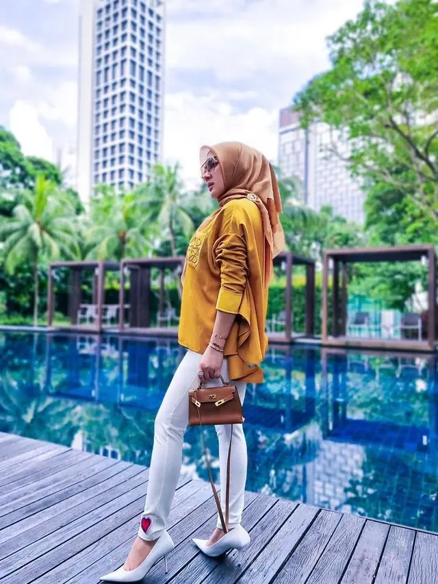 Gaya Glamor Syahrini saat Liburan di Singapura, Tenteng Tas Hermes Seharga Rumah