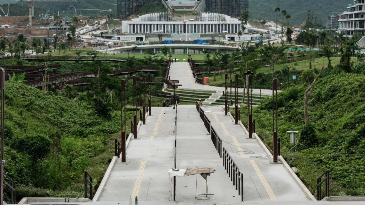 Foto udara memperlihatkan pembangunan Istana Presiden di Ibu Kota Negara (IKN) Nusantara, Penajam Paser Utara, Kalimantan Timur, pada Kamis (11/7/2024). IKN Nusantara rencananya digunakan untuk penyelenggaraan upacara bendera Hari Ulang Tahun (HUT) ke-79 