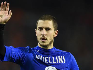 Gelandang Belgia, Eden Hazard usai tampil pada laga persahabatan melawan Italia di Stadion Baudoin King, Belgia, Sabtu (13/11/2015). Belgia berhasil menang 3-1. (AFP Photo/Emmanuel Dunand)