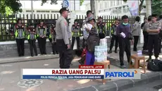 Polrestabes Surabaya menggelar razia jasa penukaran uang baru di pinggir Jalan Pahlawan.