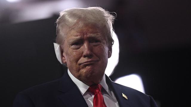 Dengan Telinga Diperban, Donald Trump Hadiri Konvensi Nasional Partai Republik 2024
