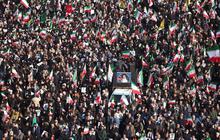 FOTO: Ribuan Warga Iran Turun ke Jalan Dukung Mojtaba Khamenei