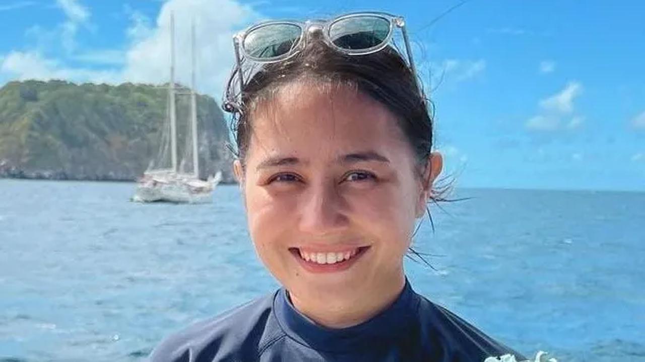 Potret Prilly Latuconsina Rayakan Ultah Ke-27 di Tengah Laut: Sambil Hunting Lumba-lumba dan Hiu