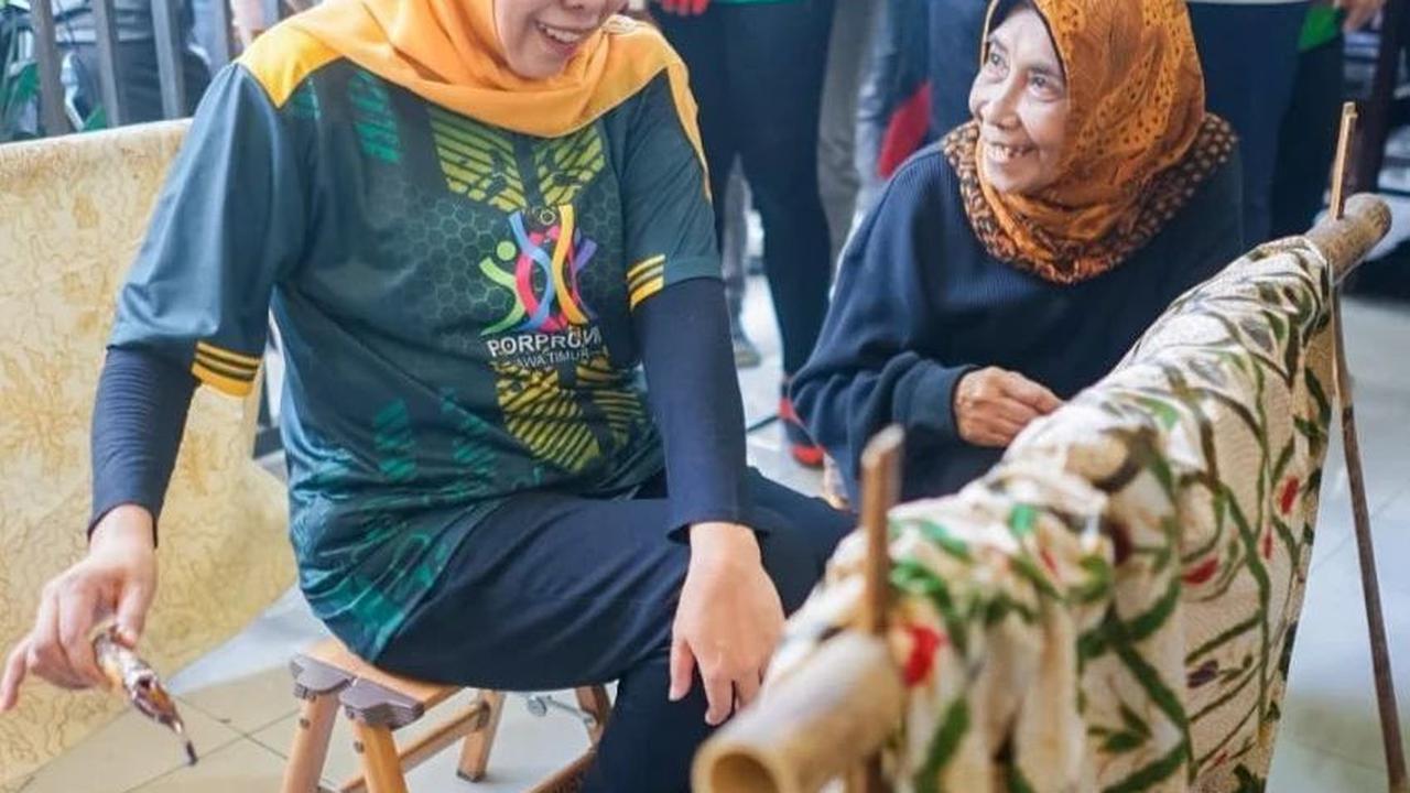 Keahlian membatik warga  Jetis Sidoarjo diwariskan turun-temurun. Produksi batik tulis tradisional yang sudah ada sejak 1675 itu kini sudah mencapai generasi ketujuh.