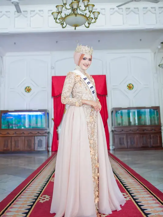 Pasalnya, Lisya ini merupakan finalis Puteri Indonesia tahun 2011. Ia merupakan perwakilan dari kota asalnya, yakni Banda Aceh. Selain itu, belakangan disebutkan bahwa Lisya ini juga berprofesi sebagai seorang Pramugari. (Instagram/byshantie)