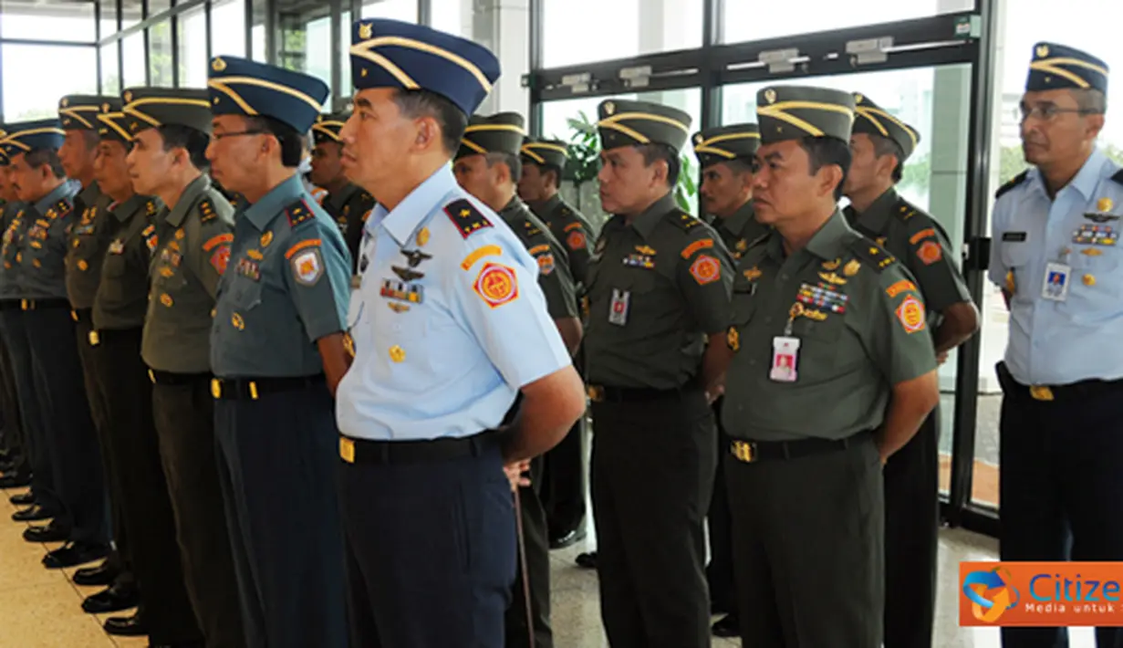 Citizen6, Cilangkap: Laporan Korps kenaikan pangkat tersebut berdasarkan Surat Perintah Panglima TNI Nomor : Sprin/745/IV/2012, tanggal 9 April 2012 tentang kenaikan Pangkat ke/dalam golongan Pati TNI. (Pengirim: Badarudin Bakri)