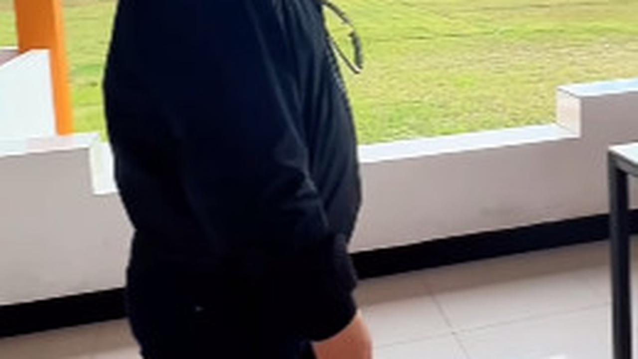Kunjungi Aceh, Eks Panglima TNI Takjub View Tempat Makannya Indah Banget Sampai Sibuk Foto Makanan di Meja