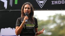 Co-Founder Borussia Academy Indonesia, Saras Desch&nbsp;memberikan keterangan saat Launching Borussia Academy di Deutsche Schule Jakarta, BSD, Tangerang, Sabtu (03/06/2023). (Bola.com/Bagaskara Lazuardi)