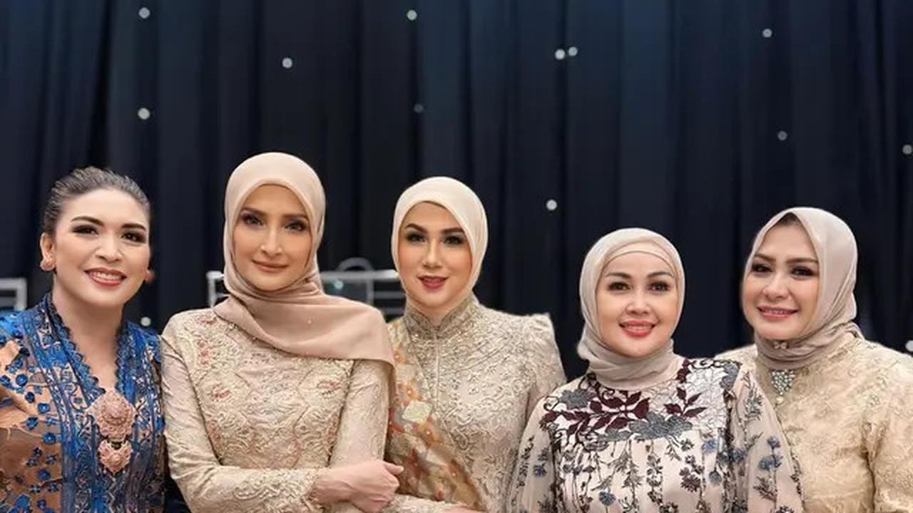 8 Potret Artis Hadir di Pernikahan Anak Bella Saphira, Jadi Ajang Reuni Artis Lawas 90-an