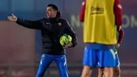 Xavi tampak tidak main-main sebagai pelatih Barcelona. Tentu, pelatih asal Spanyol itu punya maksud baik agar Blaugrana bisa kembali ke masa kejayaannya. (AFP/Josep Lago)