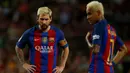 Bintang Barcelona, Lionel Messi dan Neymar, tampak kecewa usai ditaklukkan klub promosi, Alaves, 1-2, di Camp Nou, Sabtu (10/9/2016). Kekalahan ini membuat La Blaugrana turun ke posisi empat klasemen La Liga Spanyol. (Reuters/Albert Gea)
