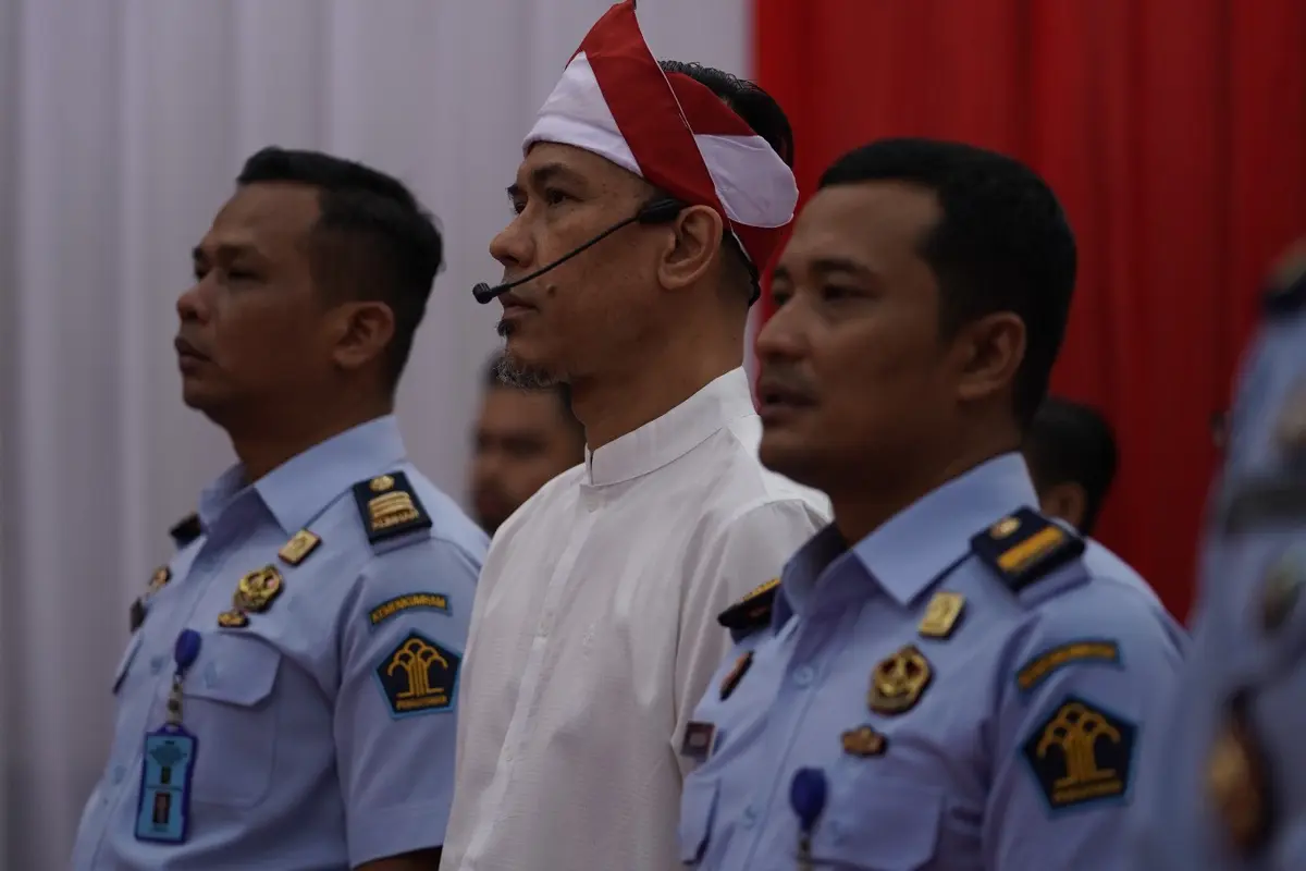 Mantan Juru Bicara Front Pembela Islam (FPI), Munarman, saat mengucapkan ikrar setia kepada NKRI di Lapas Salemba