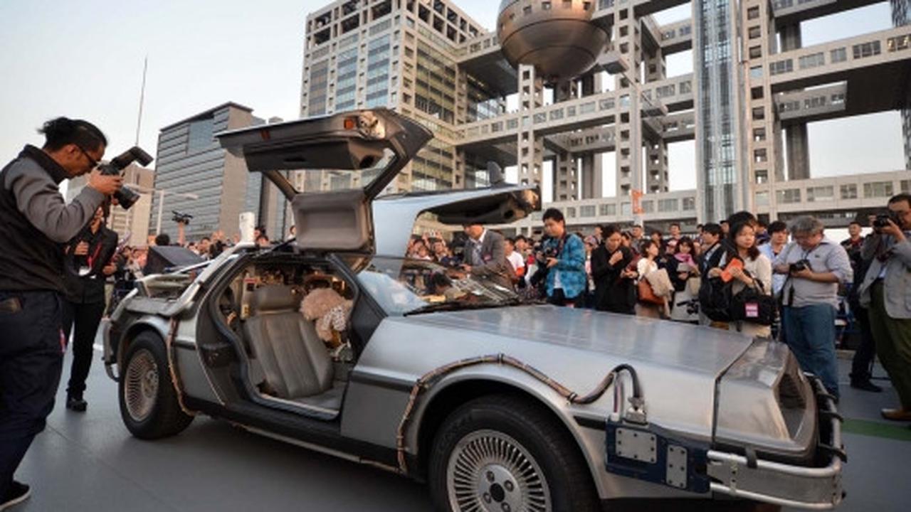 Keren, mobil berbahan baju bekas ala film Back to the Future