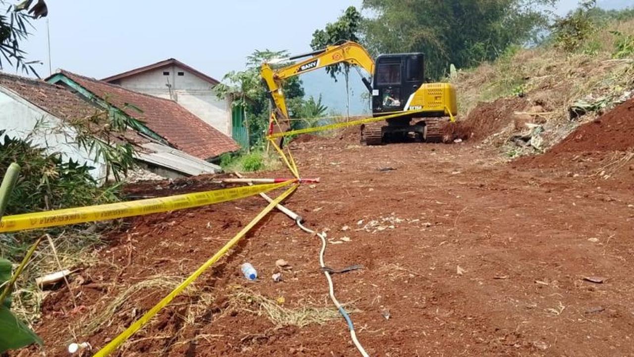 Satpol PP Bandung Barat Segel Proyek Ilegal di Lereng Gunung Pasarean, Warga Lega