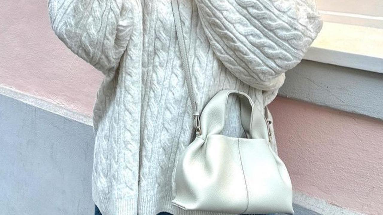 Memakai Outfit ala Korea dengan Sweater Oversize
