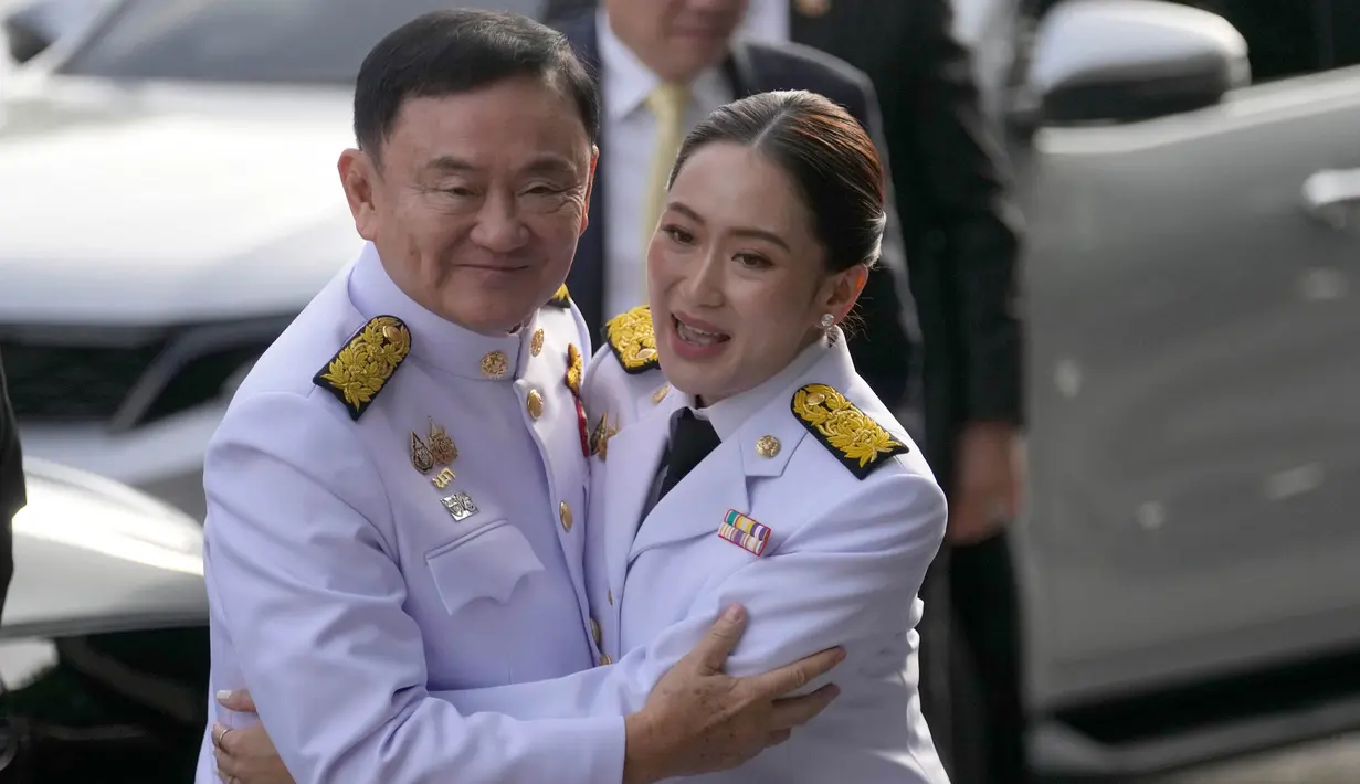 Paetongtarn Shinawatra merupakan putri bungsu mantan Perdana Menteri Thailand, Thaksin Shinawatra. (AP Photo/Sakchai Lalit)