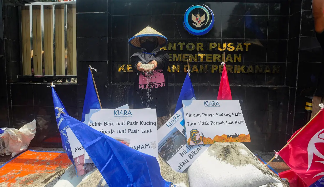 Koalisi Rakyat untuk Keadilan Perikanan (KIARA) mengecam keras Kementerian Kelautan dan Perikanan yang tetap menjalankan ekspor pasir laut. (merdeka.com/Arie Basuki)