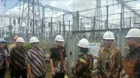 Menteri Energi dan Sumber Daya Mineral (ESDM) Ignasius Jonan mengunjungi Pusat Pengatur Beban (P2B) Jawa Bali milik PT PLN (Persero) di Gandul, Kota Depok, Jawa Barat. (Foto: Liputan6.com/Maulandy R)