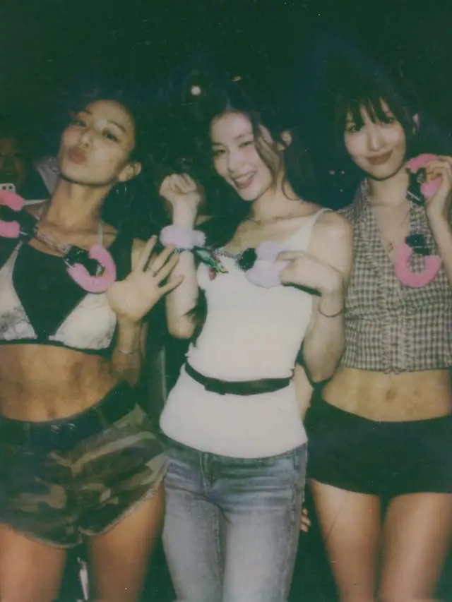 Women Support Women, Gaya Jihyo, Sana, dan Momo TWICE Saat Nonton Konser Sabrina Carpenter di Lollapalooza