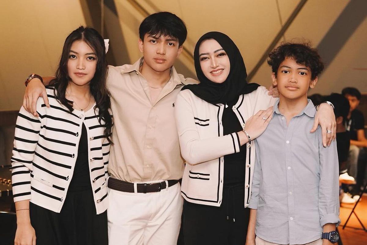 7 Potret Anak Sahrul Gunawan Kini, Sudah Pada Besar - Ganteng dan Cantik