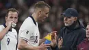Pelatih baru Timnas Inggris, Thomas Tuchel memberikan instruksi kepada pemainnya saat laga Kualifikasi Piala Dunia 2026 melawan Albania di Wembley Stadium, London, Jumat (21/03/2025) waktu setempat. (AP Photo/Alastair Grant)