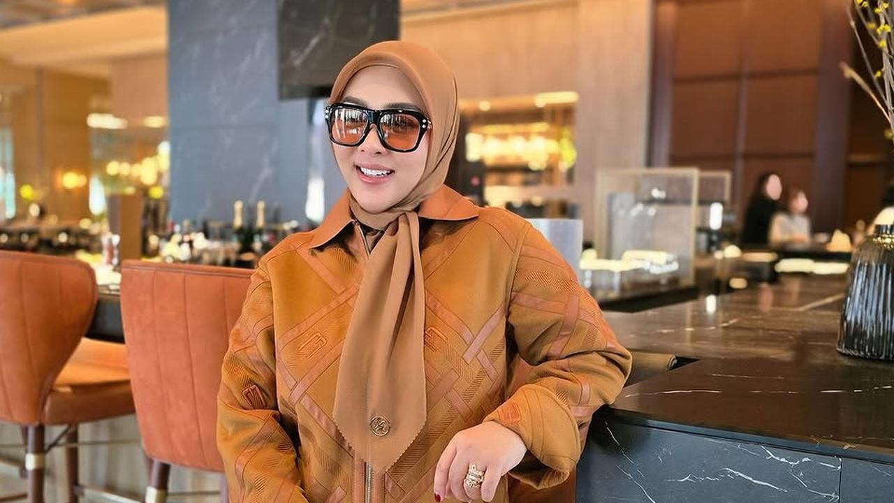 Bikin Kaget, Potret Syahrini Tampil Beda Pakai Tas Seharga Rp 4 Juta - Biasanya Tembus Hingga Miliaran