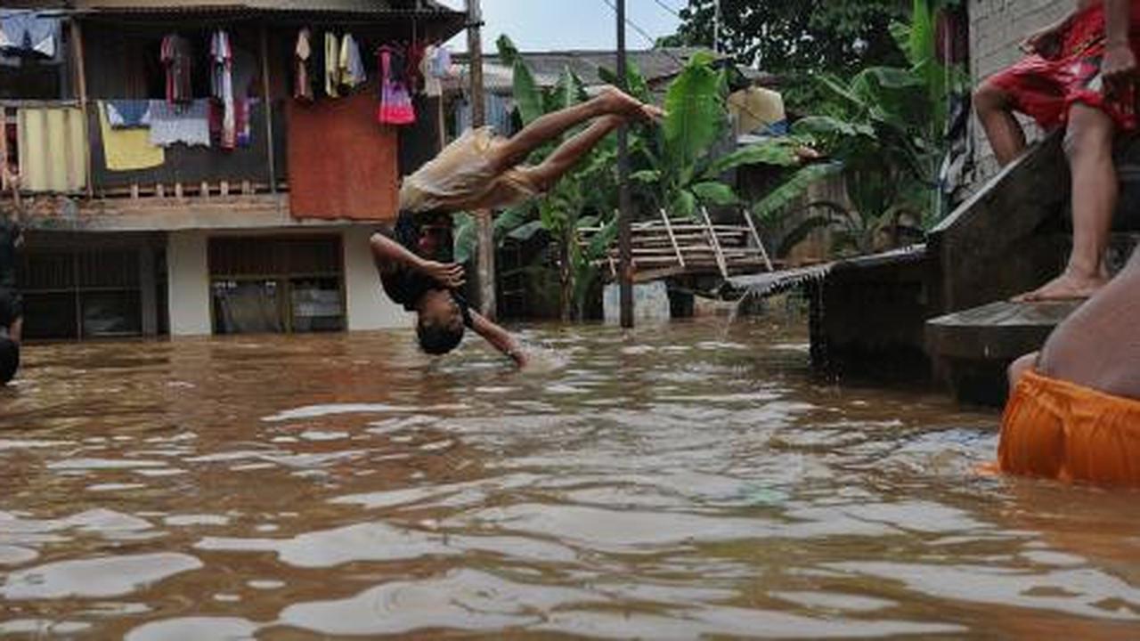 Mandailing Natal banjir, jalan lintas Sumatera putus