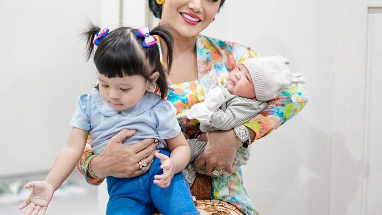 Hubungan Krisdayanti Dengan Aurel dan Atta Makin Klop
