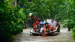 Di Myanmar, banjir paling parah terjadi di sekitar ibu kota Naypyidaw, sementara kota Taungoo terancam oleh naiknya permukaan air sungai. (Sai Aung MAIN/AFP)