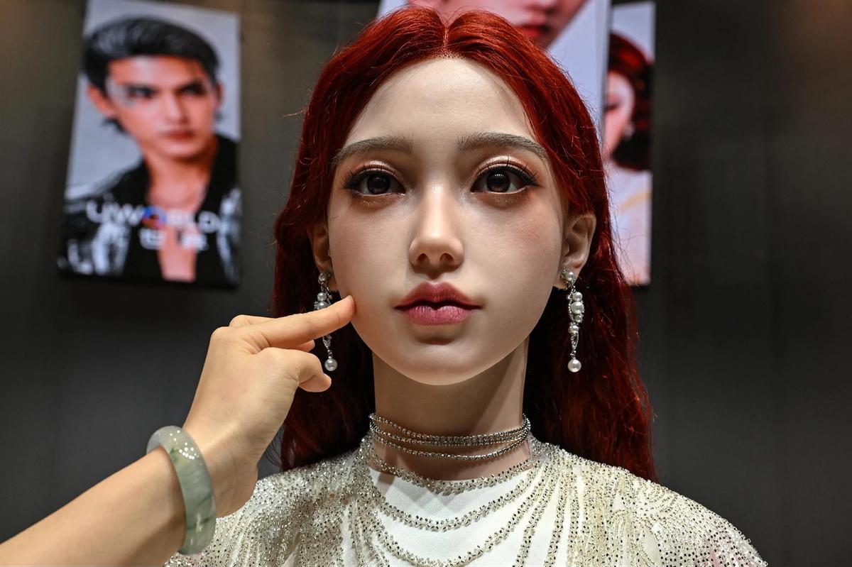 FOTO: Robot Mirip Manusia Laris Meski Dibanderol Hingga Rp 2 Miliar