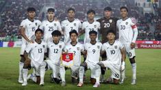 Timnas Indonesia U-17 mengakhiri Piala Kemerdekaan 2025 dengan predikat runner-up. Hasil tersebut didapatkan Skuad Garuda Muda kalah dengan skor 1-2 dari Mali dalam laga terakhir yang berlangsung di Stadion Utama Sumatera Utara, Deli Serdang, Senin (18/8/2025) malam WIB. (Dok. PSSI)