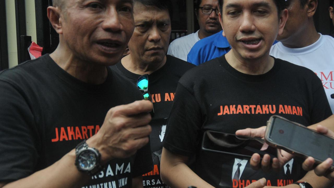 Pasangan Dharma Pongrekun-Kun Wardana kampanye blusukan ke pasar Serdang