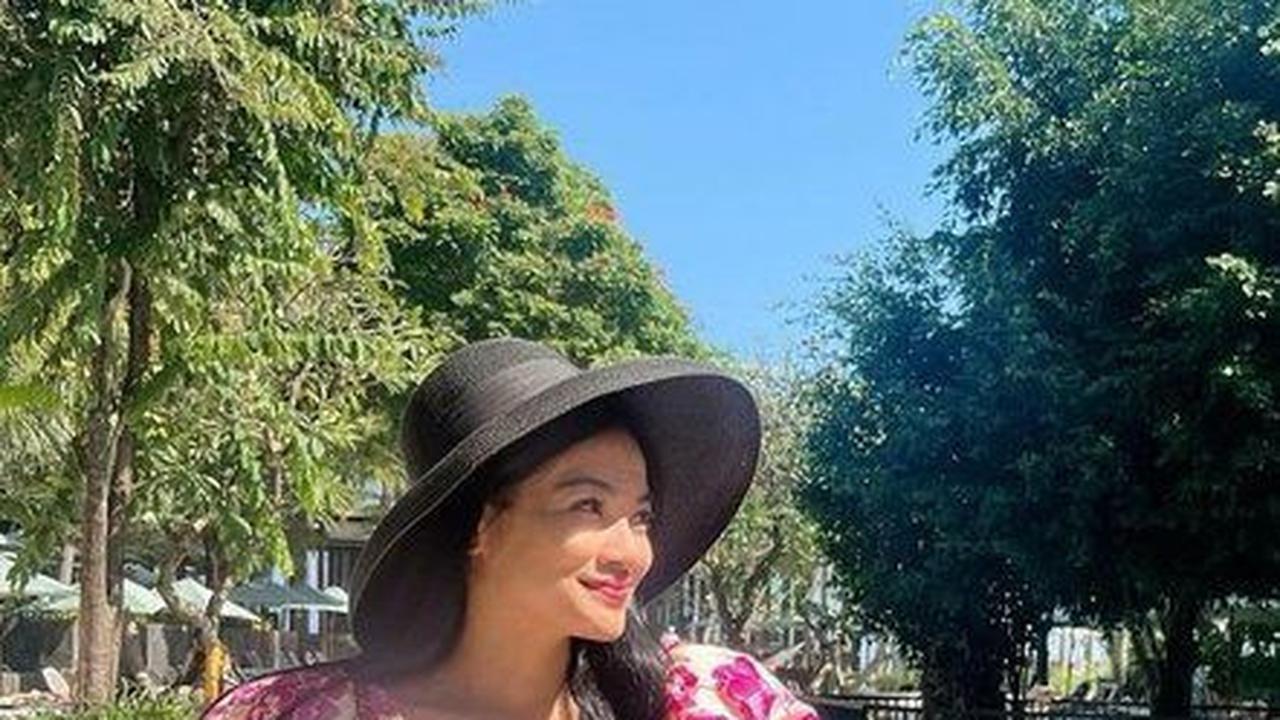 8 Potret Perayaan Ulang Tahun Ibunda Titi Kamal, Terlihat Awet Muda di Usia yang ke-75