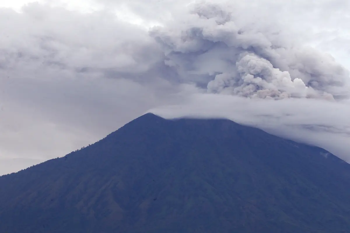 Aktivitas Warga Ditengah Erupsi Gunung Agung