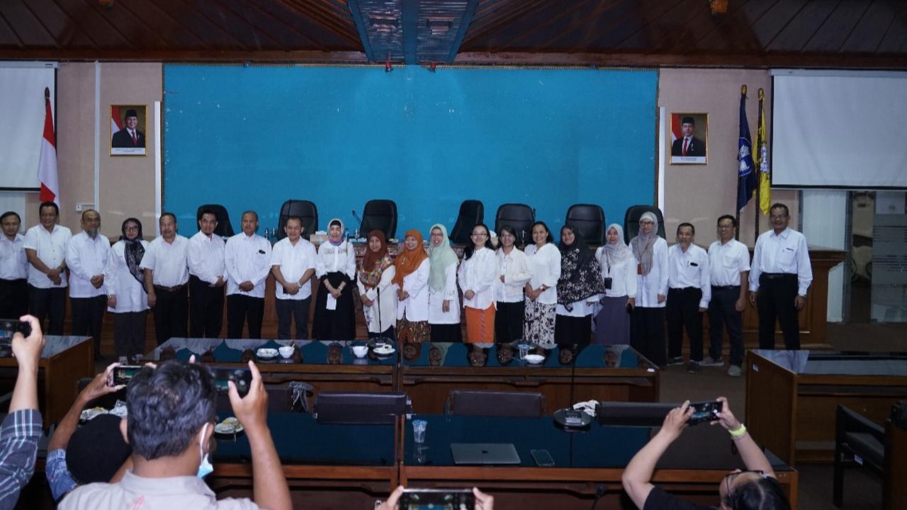 UNS Kukuhkan 19 Guru Besar Baru, Perkuat Kiprah Akademik dan Riset Nasional