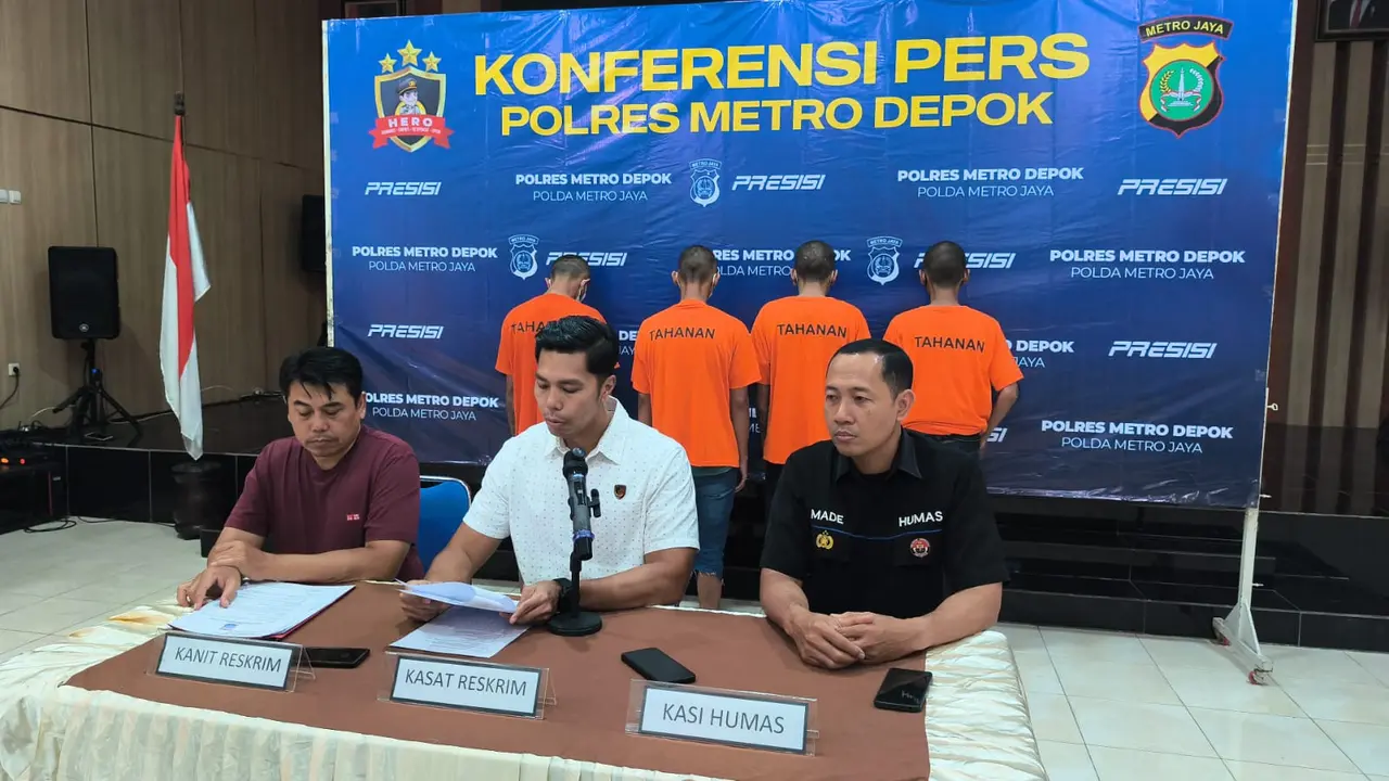 Kasat Reskrim Polres Metro Depok, Kompol Made Gede Oka Utama saat menjelaskan penangkapan tersangka curanmor menggunakan senjata api di wilayah Depok.