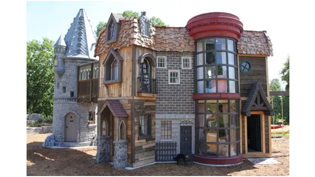 Taman Bermain ala Hogwarts milik Dave Dunlop (sumber: metrouk)
