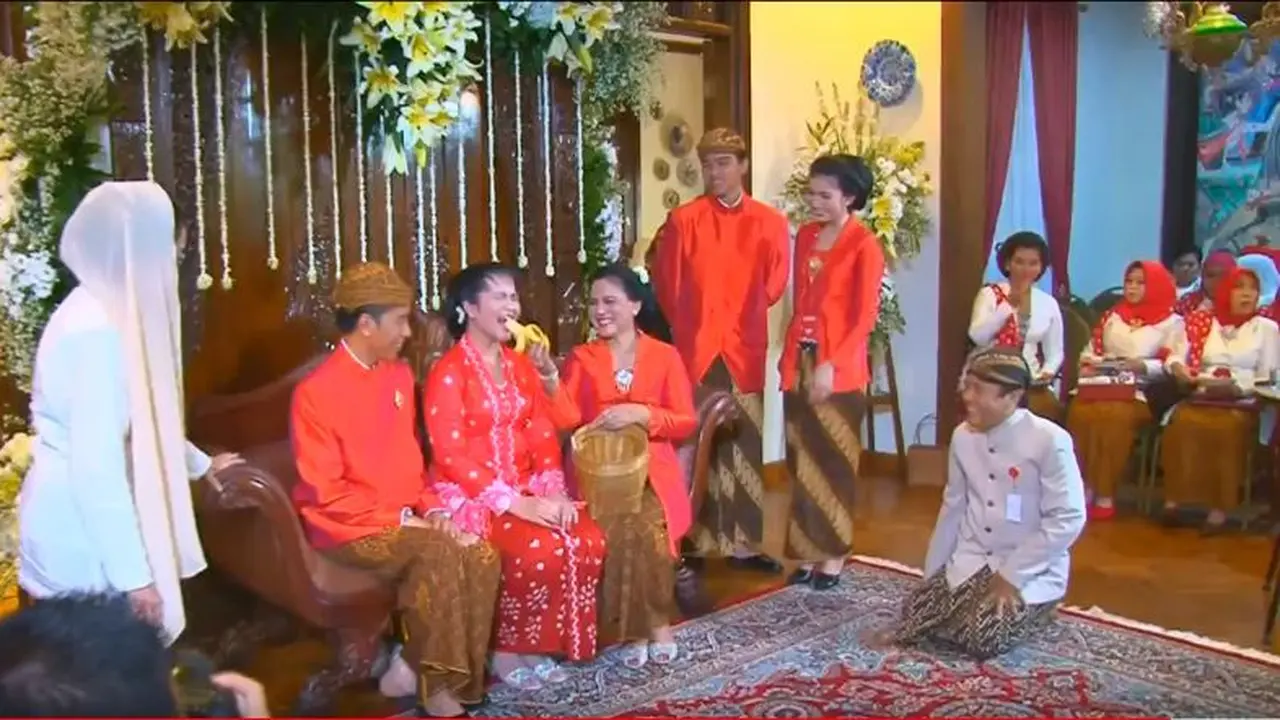Iriana Candai Kahiyang Saat Ritual Dulangan Pungkasan