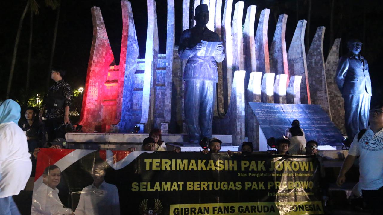 Relawan Prabowo-Gibran gelar tasyakuran dan doa bersama di Tugu Proklamasi