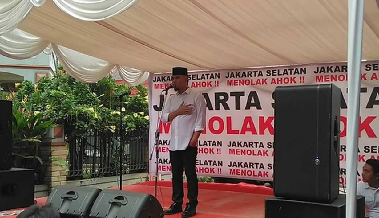 Sebelumnya pasangan ini sempat mengundur pendaftaran dari jadwal semula pada Kamis (22/9/2016). Hari Jumat dipilih lantaran untuk mencari berkah Jumat. (dok. Instagram/bekasisah)