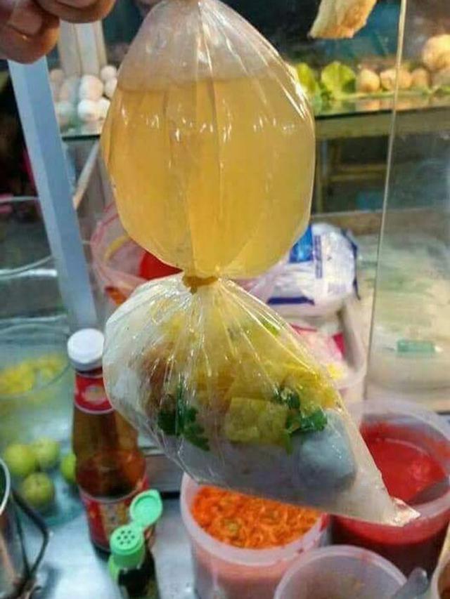 6 Cara Nyeleneh Bungkus Makanan dengan Lauk Terpisah Ini Bikin Bingung