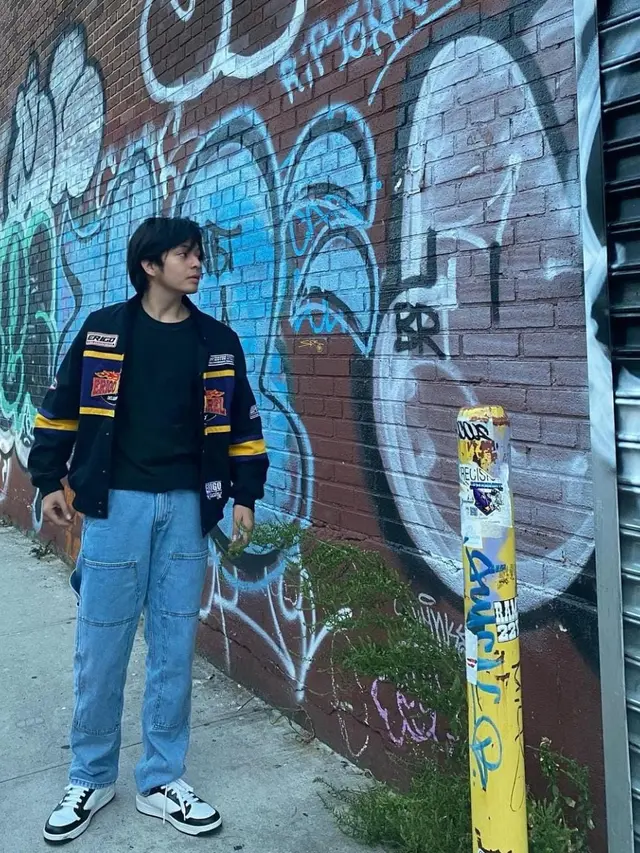 OOTD Angga Yunanda dengan Baju Hitam