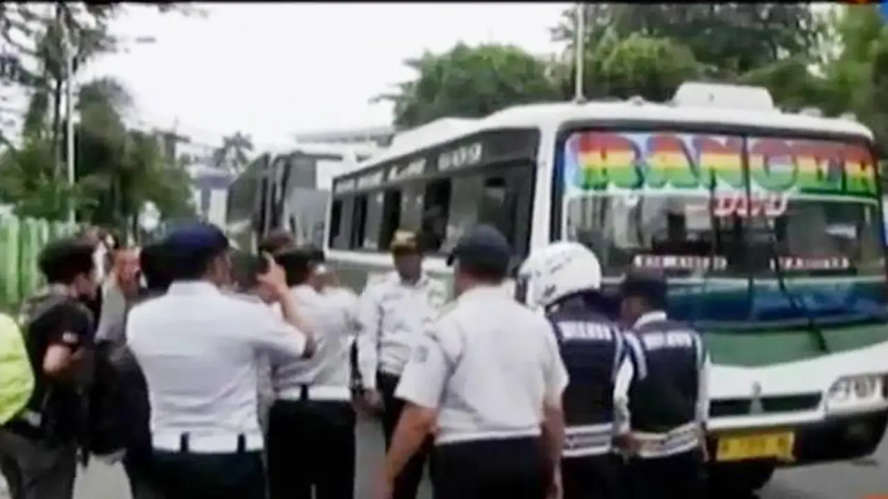 VIDEO: Dishub DKI Razia Angkutan Tak Turunkan Tarif