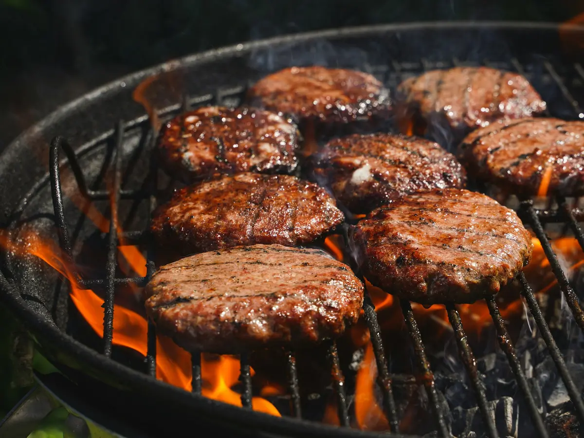 How Long Do You Grill Hamburgers on a Gas Grill: Perfect Timing Tips