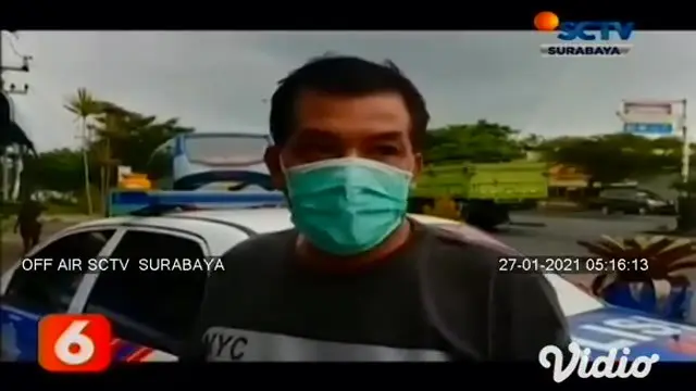Seorang pria di Pasuruan, Jawa Timur, ditangkap oleh warga sekitar dan polisi, setelah membunuh adik kandungnya. Pelaku yang sempat kabur, berhasil ditangkap warga dan dihajar, lantaran kesal dengan ulah sadis dari pelaku.