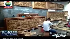 Seiring makin banyaknya warga di Bojonegoro yang mendalami ajaran agama Islam, kegemaran mengoleksi karya kaligrafi dari bahan kayu jati makin tinggi peminatnya.