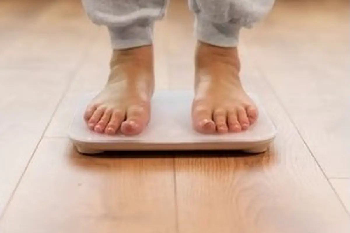 Menimbang Berat Badan (Sumber: Freepik)