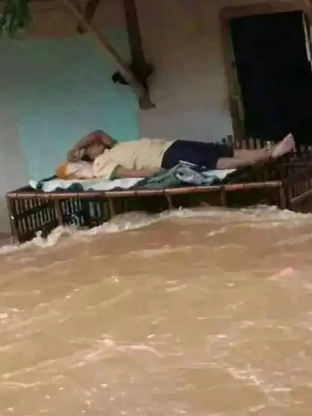 8 Potret Orang Tetap Santai dalam Keadaan Genting Ini Bikin Geleng Kepala