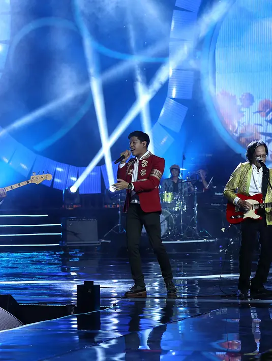 Rayi mengungkapkan meski usia personel Koes Plus tidaklah muda, kualitas vokal dan aksi panggung Yon Koeswoyo tetaplah memukau dan berhasil hipnotis para pengunjung Konser Musik Nasional 2016. (Nurwahyunan/Bintang.com)