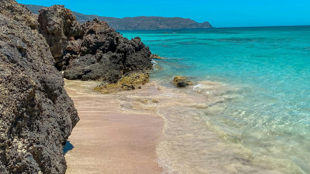 Daftar 10 Pantai Terbaik di Dunia pada 2025 Versi TripAdvisor, Ada Indonesia di Urutan ke-9